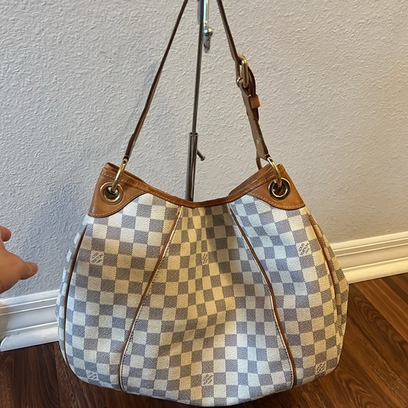 1017 LV Galleria AZur - Picture 3 of 13